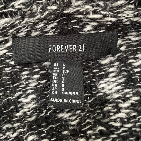 Forever 21 Women’s Black & White Tight Knit Long Sleeve Cardigan Sweater - Picture 3 of 3